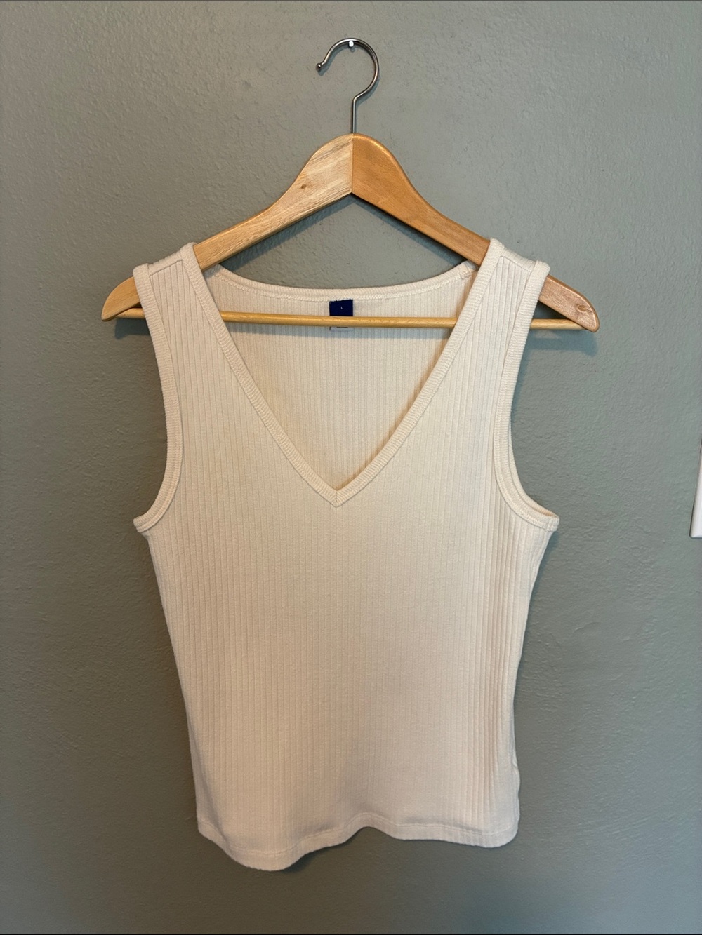 Old Navy White Ribbed V-Neck Sleeveless Tank Top Large